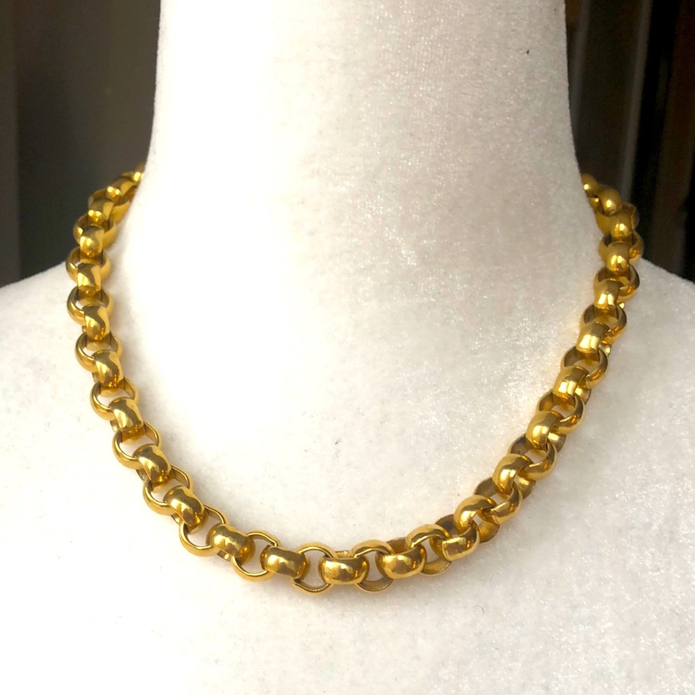 Gold chain necklace w detailed toggle $15